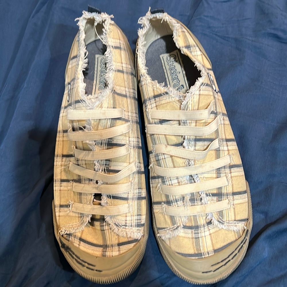 Slip on canvas shoe